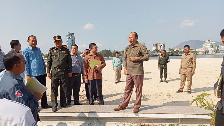 លោក ម៉ៅ ធនិន ដឹកនាំ​កម្លាំង​ជំនាញ​ចុះ​ជំរុញ​ការស្ថាបនា​សួន​កម្សាន្ត​ត្រី​ផ្សោត​និង​និង​រូបសំណាក​សេះ​សមុទ្រ ឲ្យទាន់​ក​ថ្ងៃ​ចូលឆ្នាំ​ខ្មែរ​